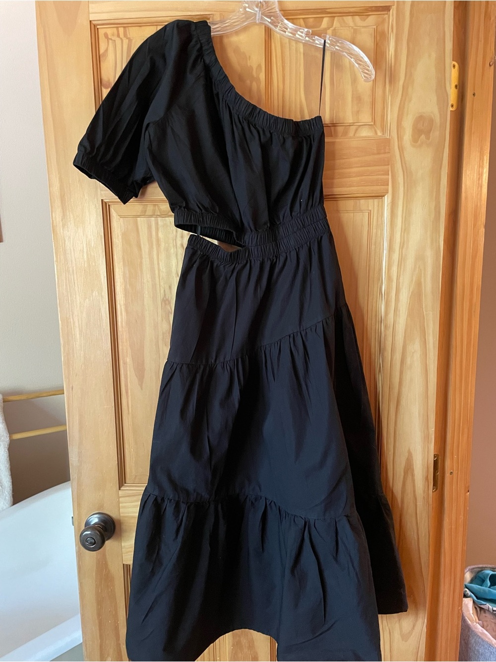 Steve Madden Black One-Shoulder Cutout Tiered Maxi
